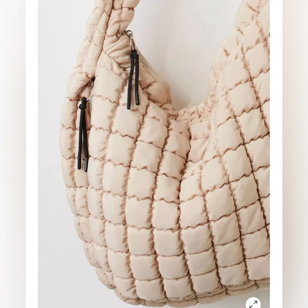 💗 FREE PEOPLE Quilted Carryall in Off White - Picture 2 of 10